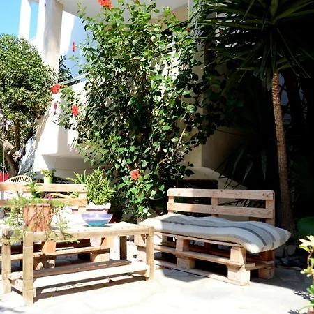 Mamouzelos Aparthotel