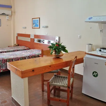 Mamouzelos Aparthotel